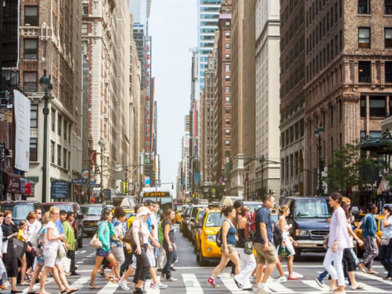 Live in nyc, People crossing